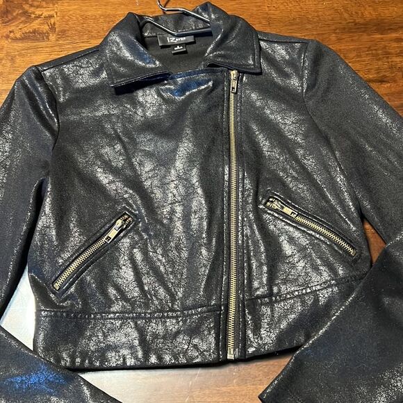 izByer . Crop Jacket
Size S - Picture 3 of 12